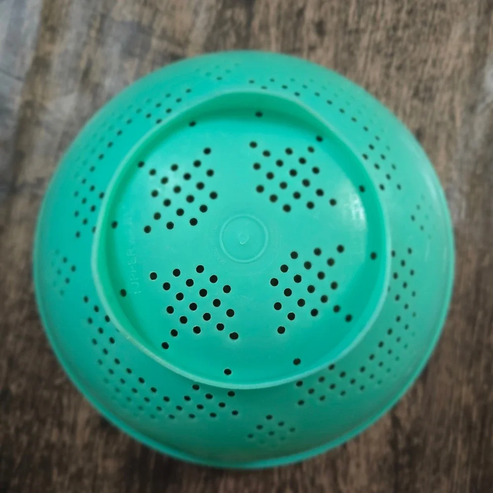 TUPPERWARE Colander Kitchenware 9.25in Green Excellent Vintage Starburst Pattern